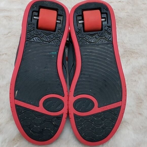 HEELYS SKATE SHOES, SIZE 6 - Picture 10 of 15